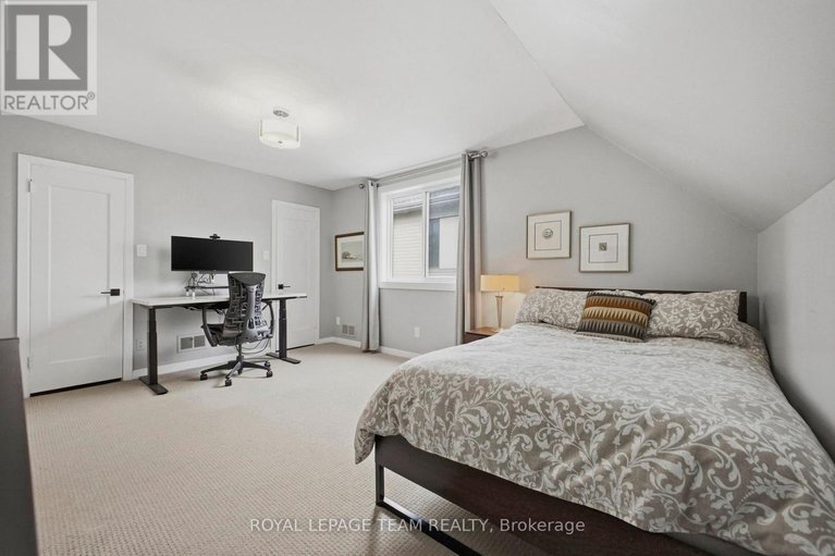 29622537/513-windermere-avenue/mckellarhighland/ottawa/ontario/K2A2W3_16