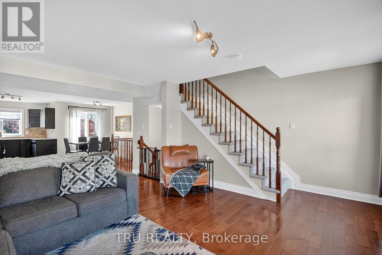 28954413/2642-palings-private/emerald-woodssawmill-creek/ottawa/ontario/K1T4A4_22