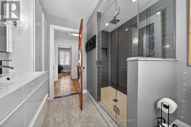 29640571/154-queen-mary-street/overbrookcastle-heights/ottawa/ontario/K1K1X5_29