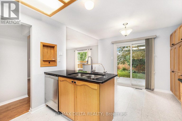 28529206/664-arc-en-ciel-street/fallingbrookgardenway-south/ottawa/ontario/K4A3H8_15