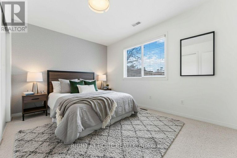 29403444/4-castle-glen-crescent/glencairnhazeldean/ottawa/ontario/K2L4H1_29