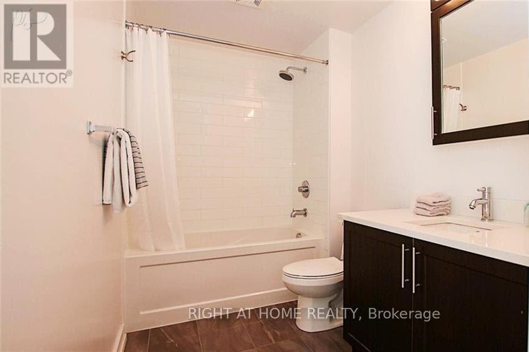 28668449/2306-40-nepean-street/ottawa-centre/ottawa/ontario/K2P0X5_12