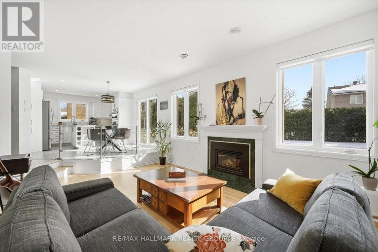 29425296/1660-country-walk-drive/chapel-hill/ottawa/ontario/K1C8E2_18