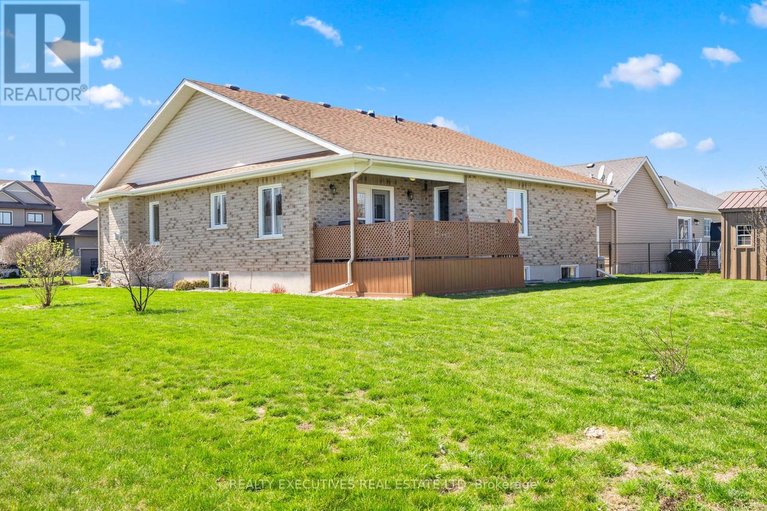 29681250/29-christie-lane/winchester/north-dundas/ontario/K0C2K0_25