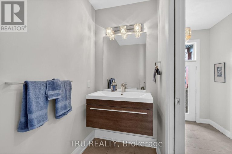 29420434/839-riddell-avenue-n/mckellar-heightsglabar-park/ottawa/ontario/K2K1X7_18