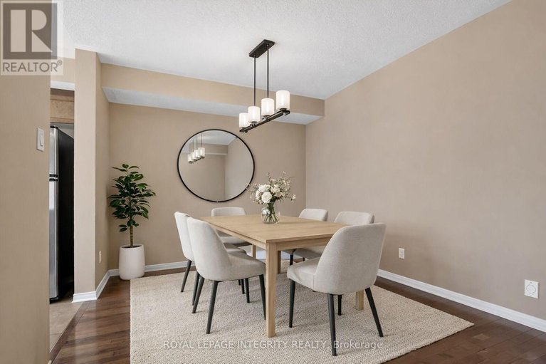 29579806/672-pepperville-crescent-e/emerald-meadowstrailwest/ottawa/ontario/K2M0E4_5