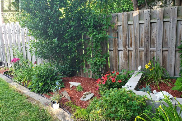 29046719/1767-bonaventure-terrace/convent-glen-south/ottawa/ontario/K1C1W6_36