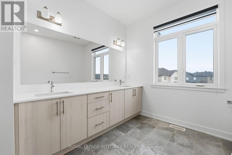 29145245/352-monticello-avenue/emerald-meadowstrailwest/ottawa/ontario/K2S2S5_17