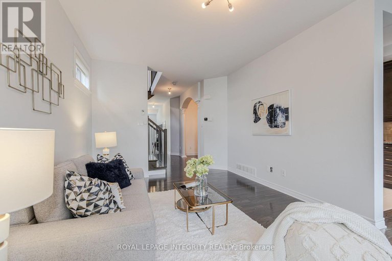 28931178/206-ancaster-avenue/woodroffe/ottawa/ontario/K2B5B3_9