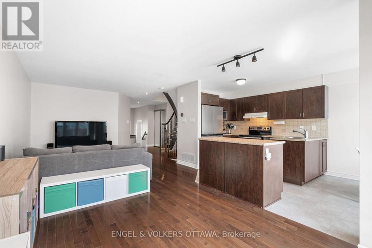 28731847/541-langelier-avenue/mer-bleuebradley-estatesanderson-park/ottawa/ontario/K1W0E7_12