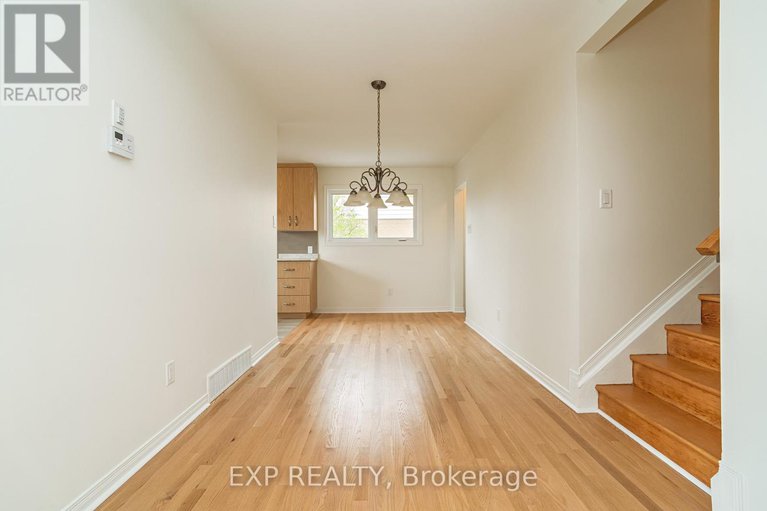 28518975/120-knoxdale-road/manordale/ottawa/ontario/K2G1A7_8
