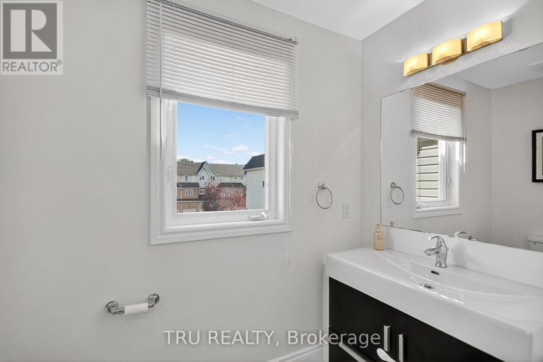 29412687/2642-palings-private/emerald-woodssawmill-creek/ottawa/ontario/K1T4A4_28