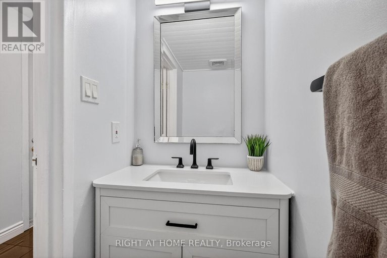 29676442/43-crispin-private/manor-park/ottawa/ontario/K1K2T7_5