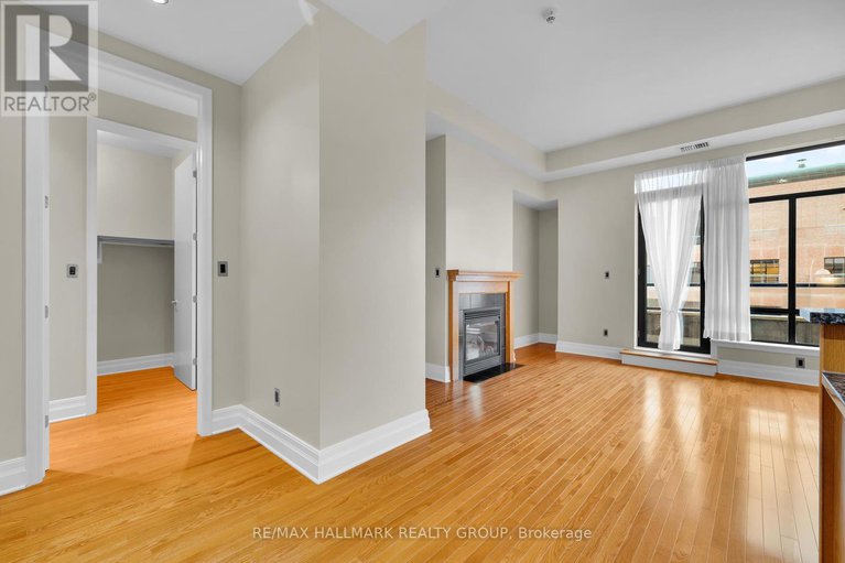 28579122/ph5-330-loretta-avenue-s/west-centre-town/ottawa/ontario/K1S4E8_30