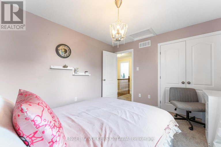 28911455/22-friendly-crescent/stittsville-south/ottawa/ontario/K2S2B6_36
