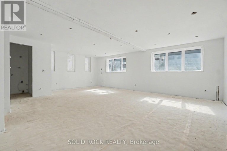 29669967/830-alpine-avenue/queensway-terrace-north/ottawa/ontario/K2B5R6_31