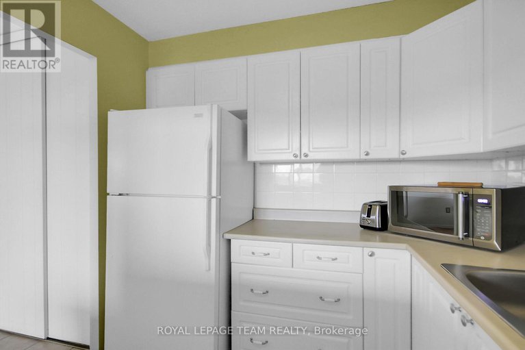 28350117/306-20-chesterton-drive/borden-farmstewart-farmcarleton-heightsparkwood-hills/ottawa/ontario/K2E6Z7_11