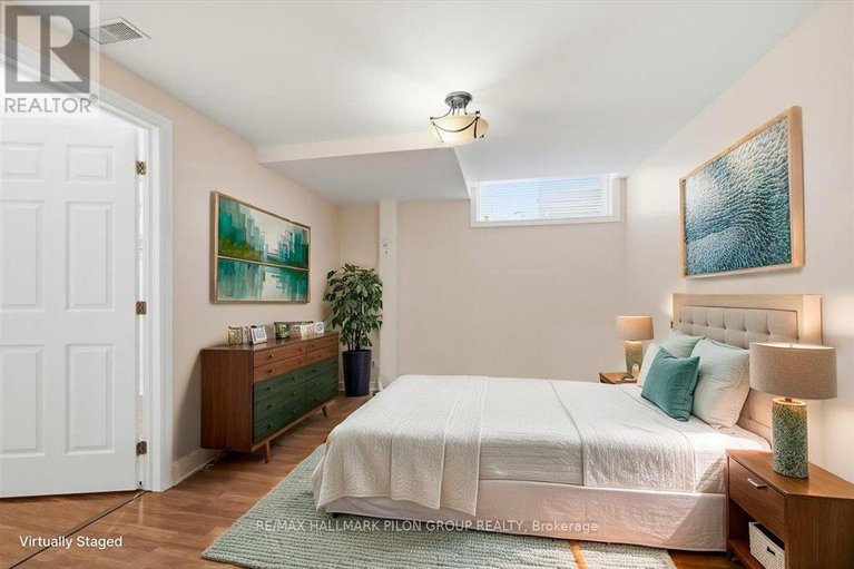 29215744/188-whispering-winds-way/mer-bleuebradley-estatesanderson-park/ottawa/ontario/K1W0B5_15