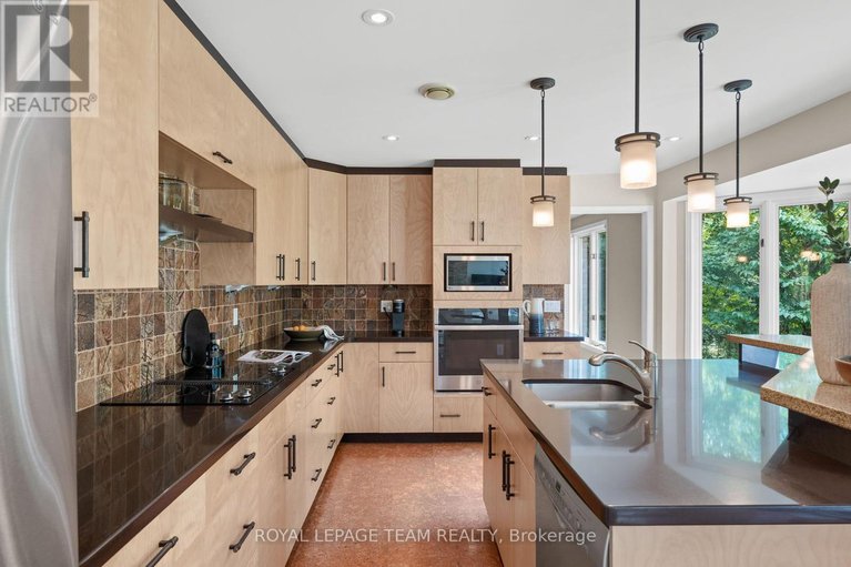28734411/10-weldale-drive/rural-kanata-central/ottawa/ontario/K2W1A9_12