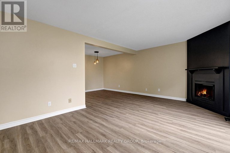 29211937/1701-lafrance-drive/queenswood-heights-south/ottawa/ontario/K1E2L7_9