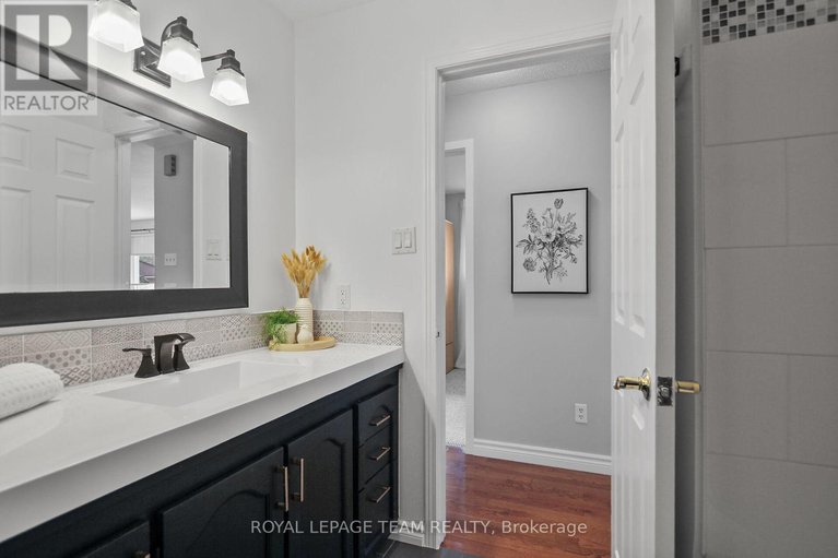 28356426/6489-doctor-blair-crescent/north-gower/ottawa/ontario/K0A2T0_22