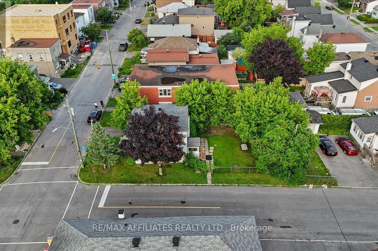 28601010/310-shakespeare-street/vanier/ottawa/ontario/K1L5M2_29