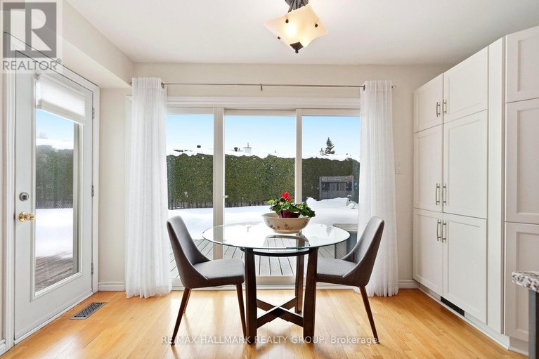 29419455/552-wilkie-drive/fallingbrookpineridge/ottawa/ontario/K4A1M7_15