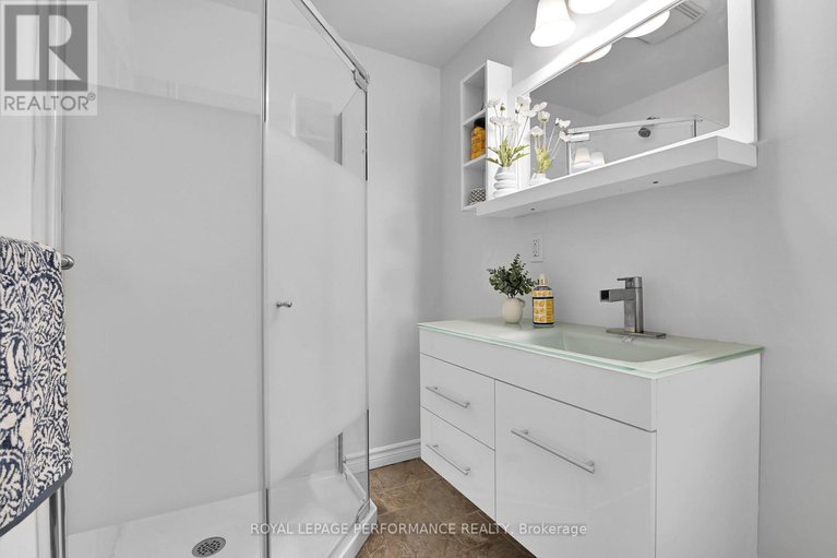 28237794/328-pleasant-park-road/alta-vistafaircrest-heights/ottawa/ontario/K1H5M8_22
