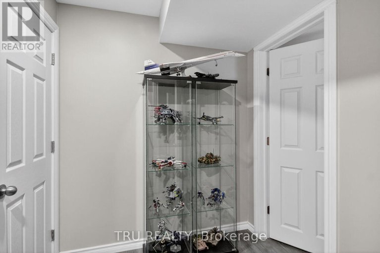 29443424/126-pinelock-street/emerald-meadowstrailwest/ottawa/ontario/K2M0L5_40