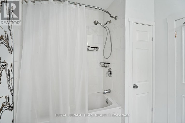 29003194/27-ivy-crescent/lindenlea/ottawa/ontario/K1M1Y1_21