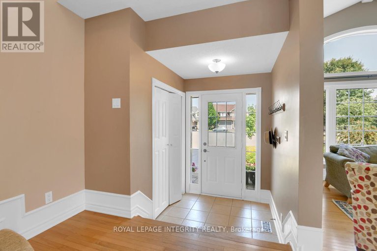 28624550/11-honeywood-court/riverside-southgloucester-glen/ottawa/ontario/K1V1Y4_4