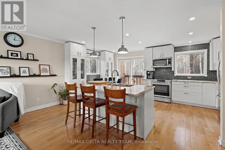 29027836/1099-des-erables-court/clarencerockland-twp/clarence-rockland/ontario/K4K1K9_7