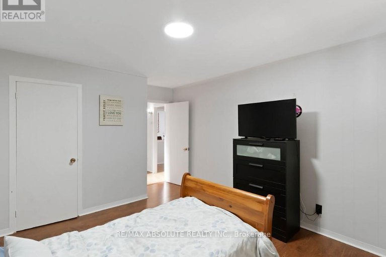 29180472/1984-forced-road/vars-area/ottawa/ontario/K0A3H0_11