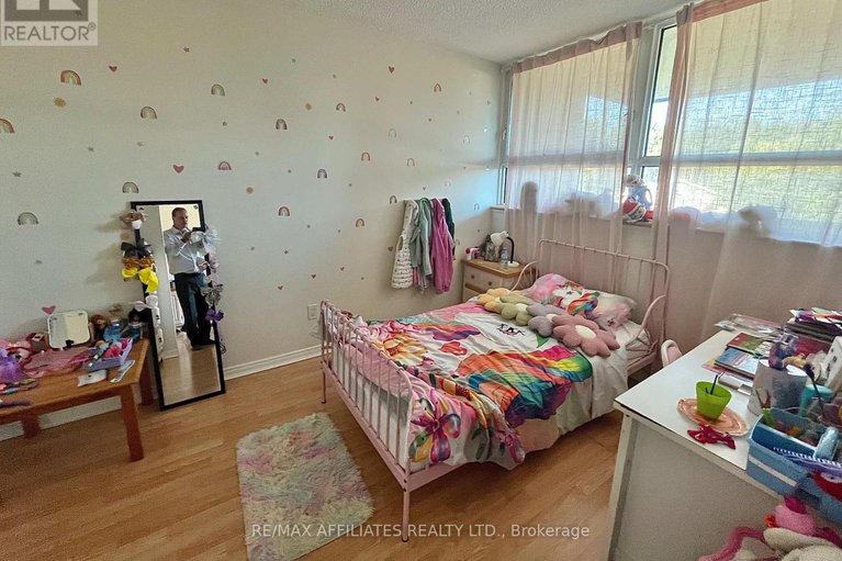 28629562/407-555-brittany-drive/viscount-alexander-park/ottawa/ontario/K1K4C5_9