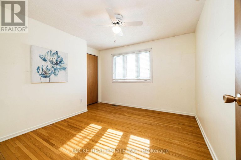 29431769/279-hoylake-crescent/bilberry-creekqueenswood-heights/ottawa/ontario/K1E1M1_30