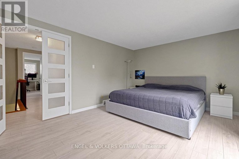 28587086/30-sovereign-avenue/craig-henrywoodvale/ottawa/ontario/K2G4W7_23