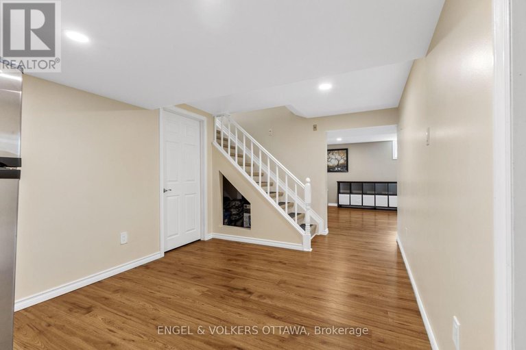 29420206/97-queensline-drive/bruce-farmgraham-parkqualicumbellands/ottawa/ontario/K2H7J6_25