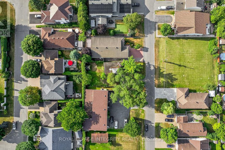 29023134/924-beauchamp-avenue/hiawatha-parkconvent-glen/ottawa/ontario/K1C3A8_17