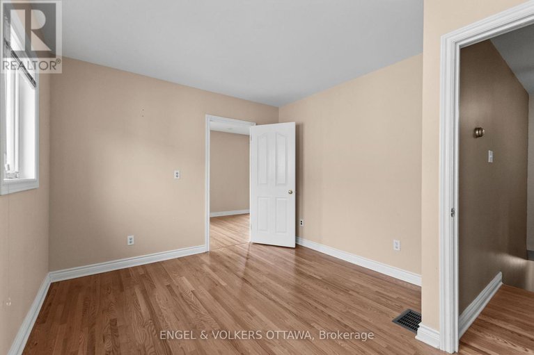 28862945/28-parker-avenue/meadowlandscrestview/ottawa/ontario/K2G3A7_15