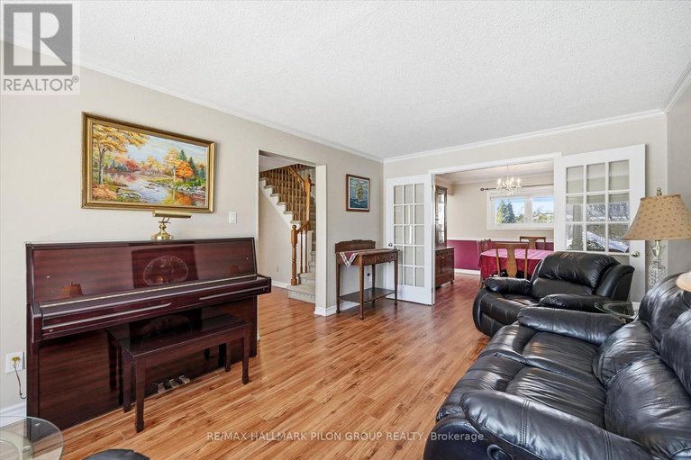 29402529/1354-mountainside-crescent/bilberry-creekqueenswood-heights/ottawa/ontario/K1E3G5_12