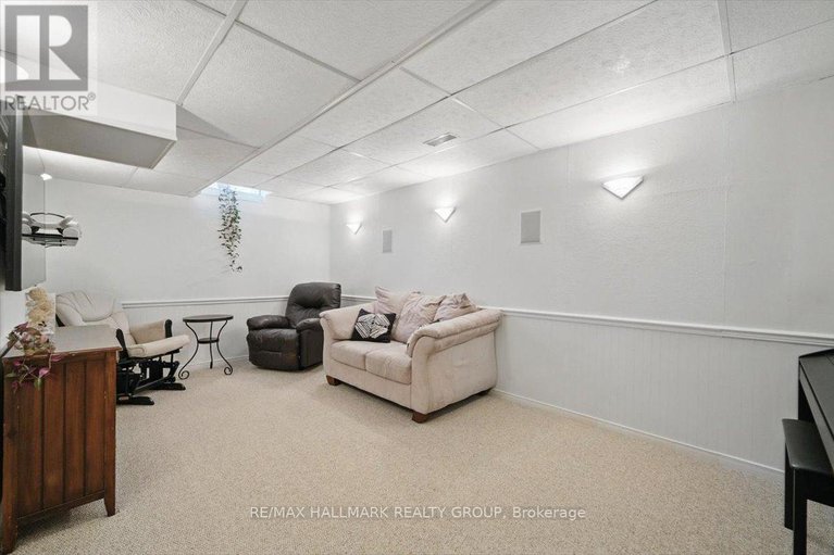 28376858/2083-sacramento-drive/fallingbrookgardenway-south/ottawa/ontario/K4A3L2_24