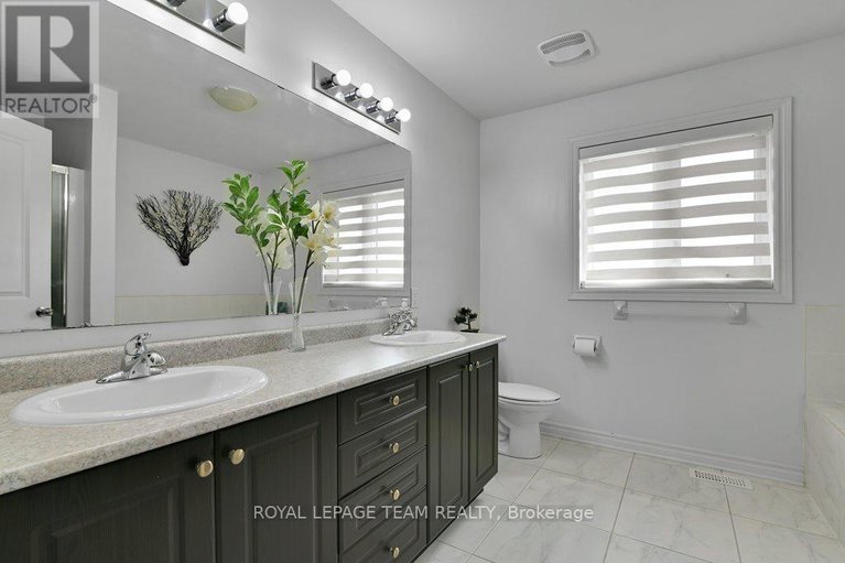 28330795/130-winterhaven-drive/mer-bleuebradley-estatesanderson-park/ottawa/ontario/K1W0H4_19