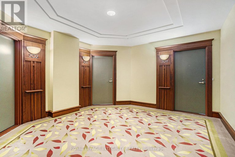 29131274/704-136-darlington-private/hunt-clubwestern-community/ottawa/ontario/K1V0X6_5