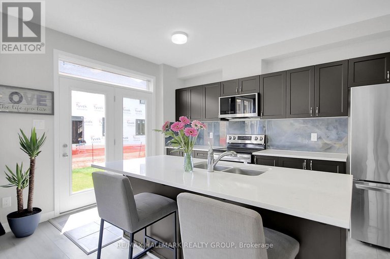 28480332/676-quilter-row/goulbourn-twp-from-franktown-rdsouth-to-rideau/ottawa/ontario/K0A2Z0_19