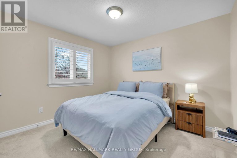 29354071/10-friendly-crescent/stittsville-south/ottawa/ontario/K2S2B6_21