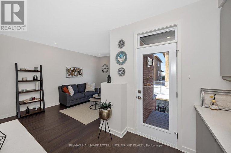 29639073/677-honeydew-street/riverside-southgloucester-glen/ottawa/ontario/K1X0K5_11