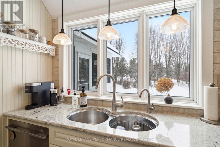 29401324/18537-stonehouse-point-road/south-glengarry-charlottenburgh-twp/south-glengarry/ontario/K6H5R5_8