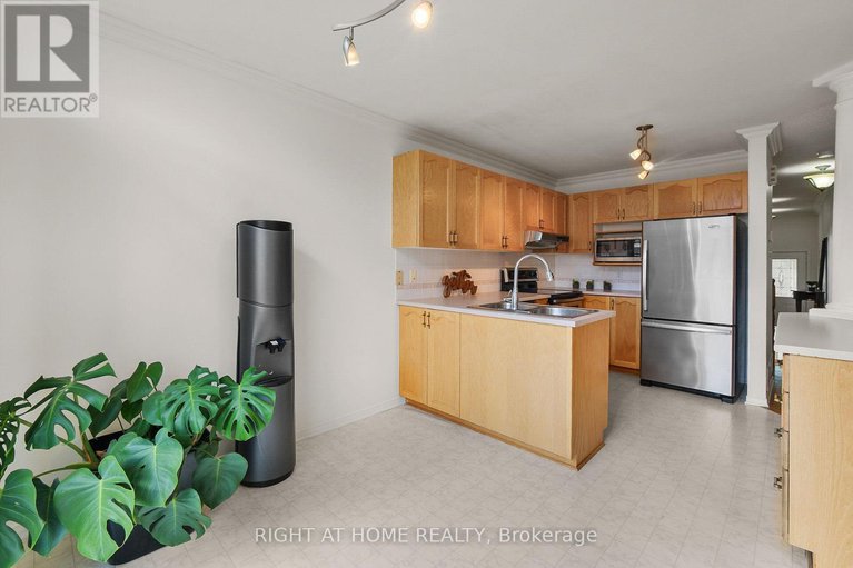 28515655/77-flowertree-crescent/emerald-meadowstrailwest/ottawa/ontario/K2M2R7_21