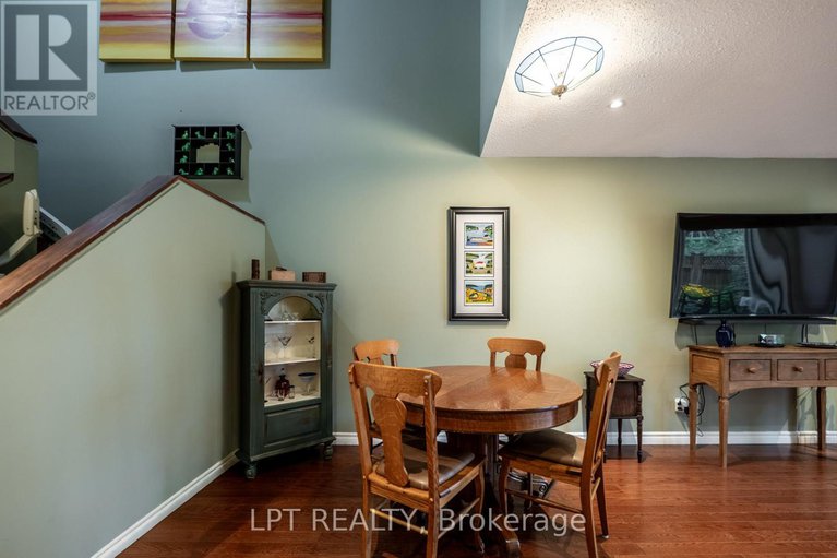 28831575/491-valade-crescent/fallingbrookpineridge/ottawa/ontario/K4A2W6_17