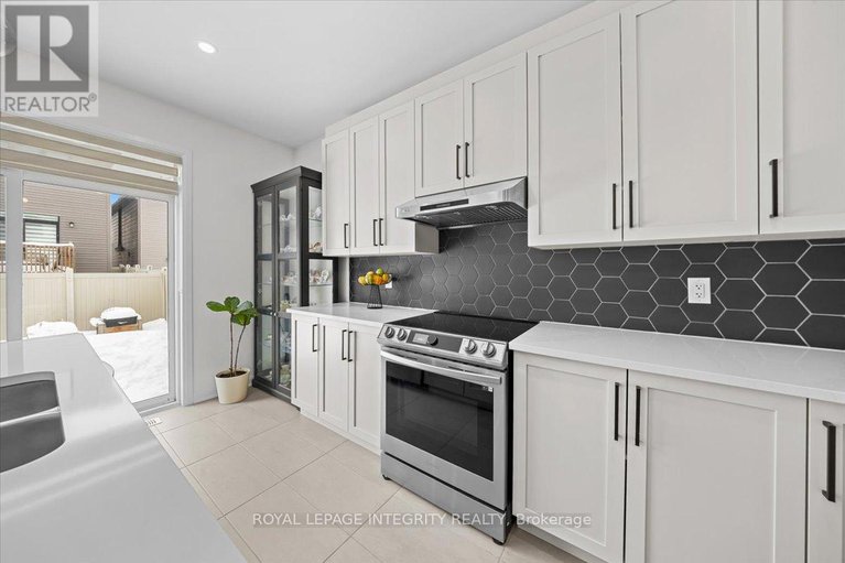 29357054/772-cappamore-drive/half-moon-bay/ottawa/ontario/K2J6V6_19